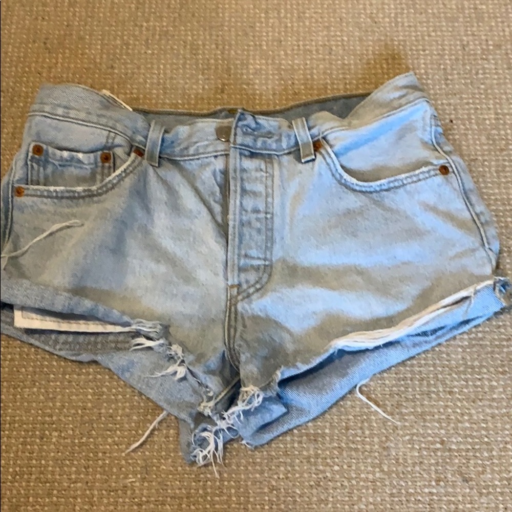 Levi Cutoff Shorts